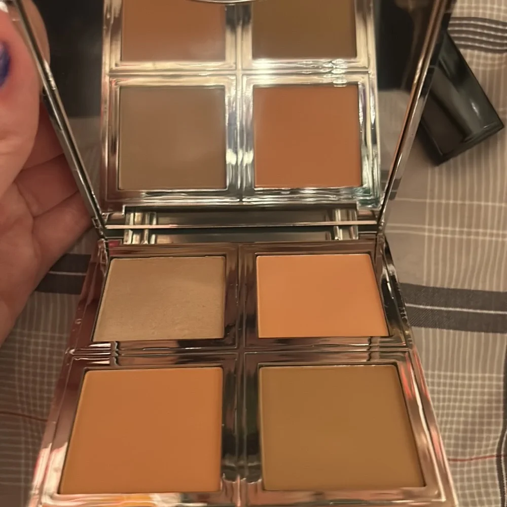 e.l.f. makeup pallet - Picture 1 of 2